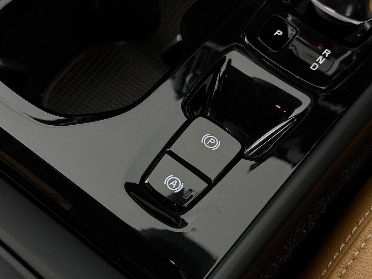 Volvo XC40 thumbnail Misc Controls