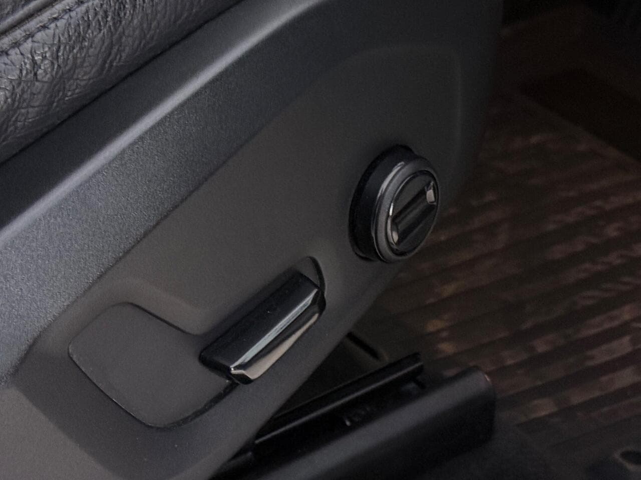 Volvo XC60 thumbnail Misc Controls