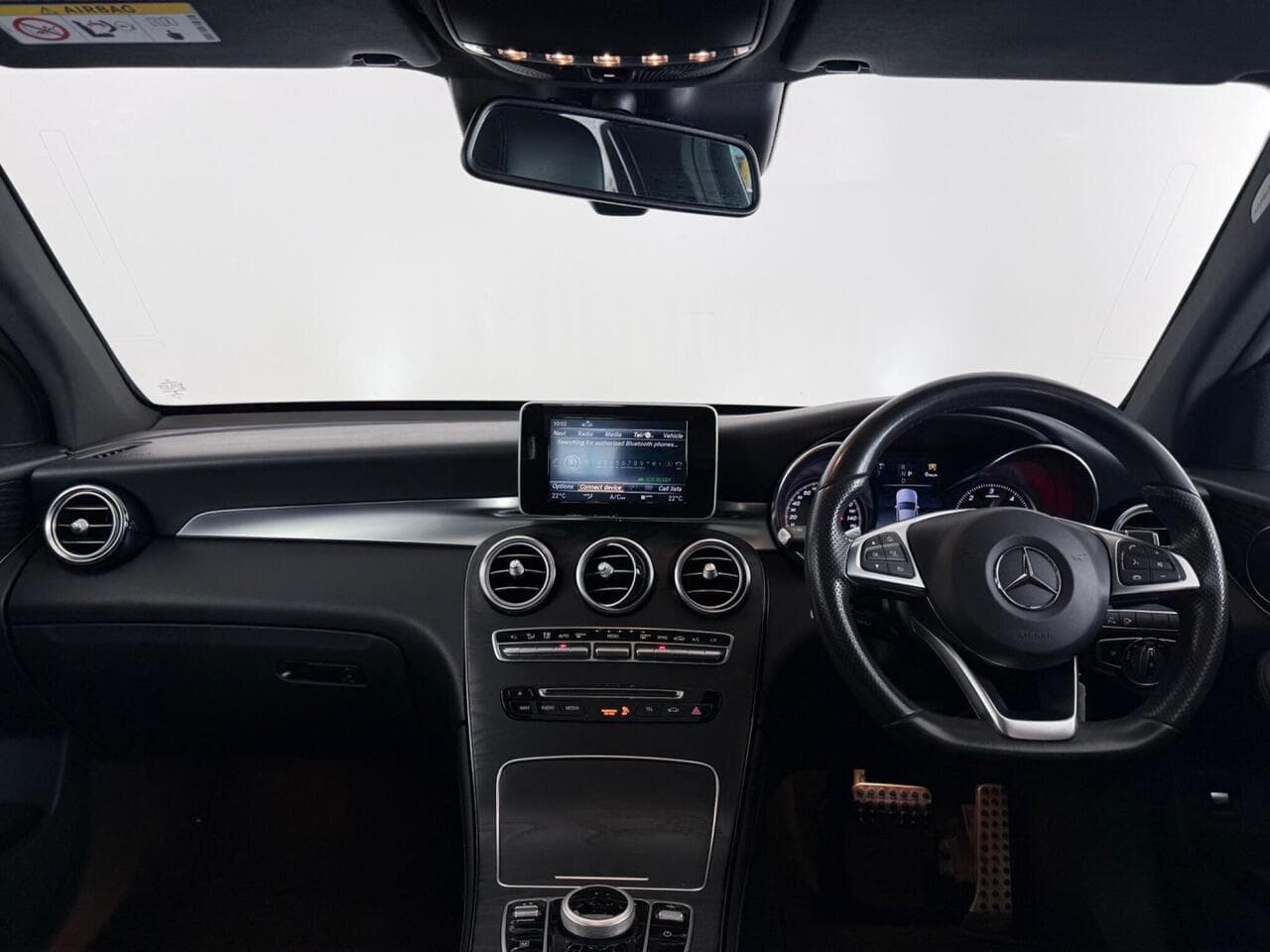 Mercedes-Benz GLC thumbnail Interior Front