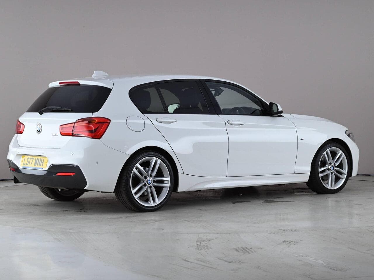 BMW 1 Series thumbnail Rear Right