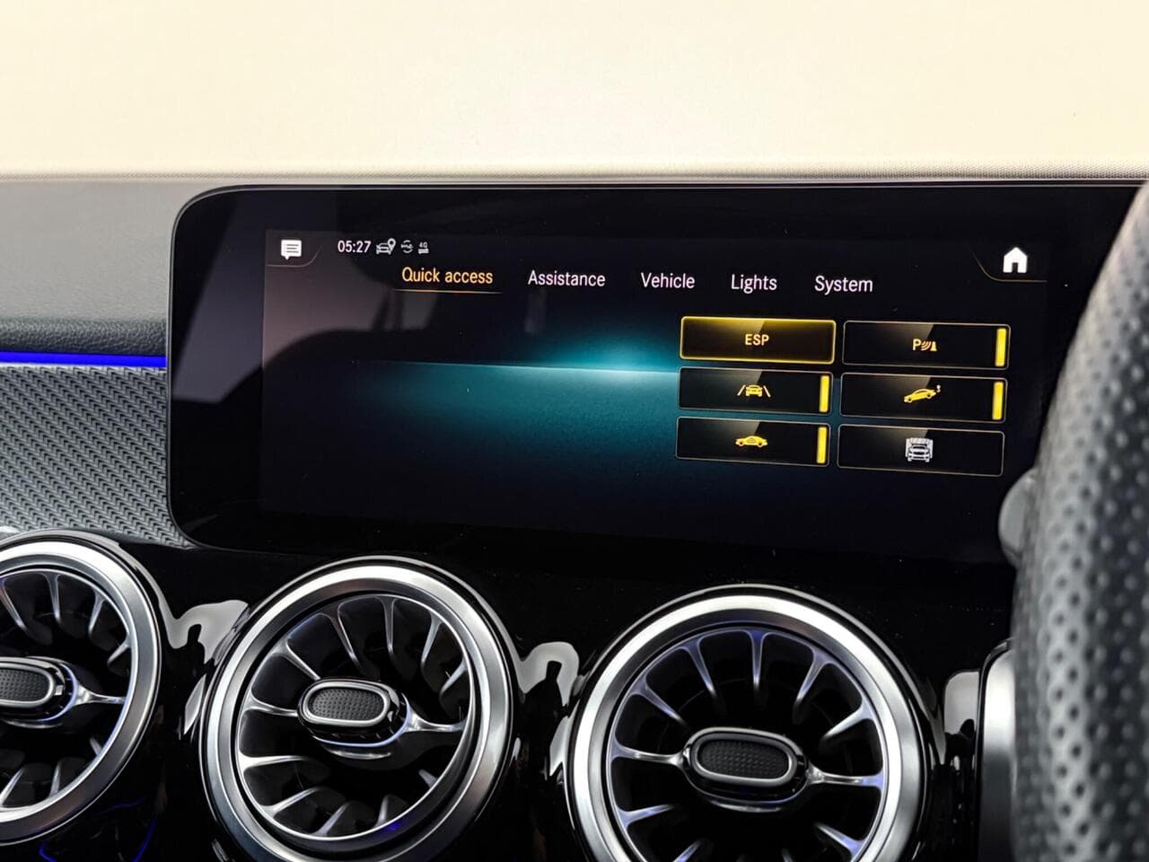 Mercedes-Benz GLB thumbnail Infotainment System