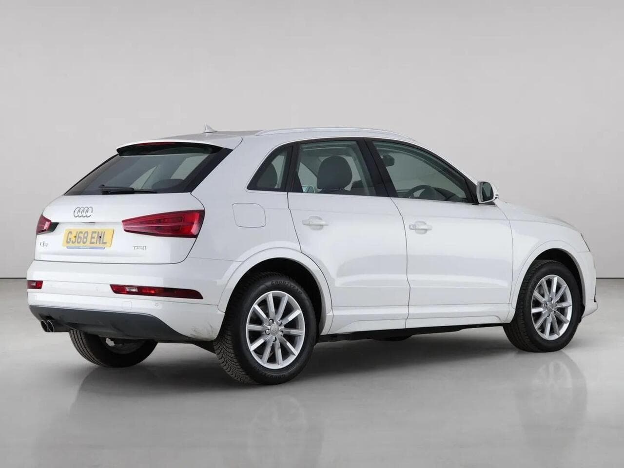Audi Q3 thumbnail Rear Right