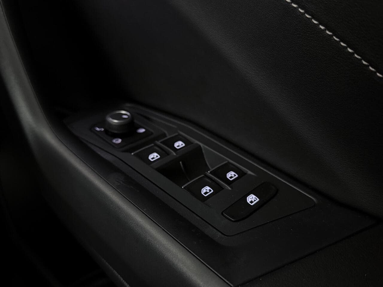 Volkswagen T-Roc thumbnail Misc Controls