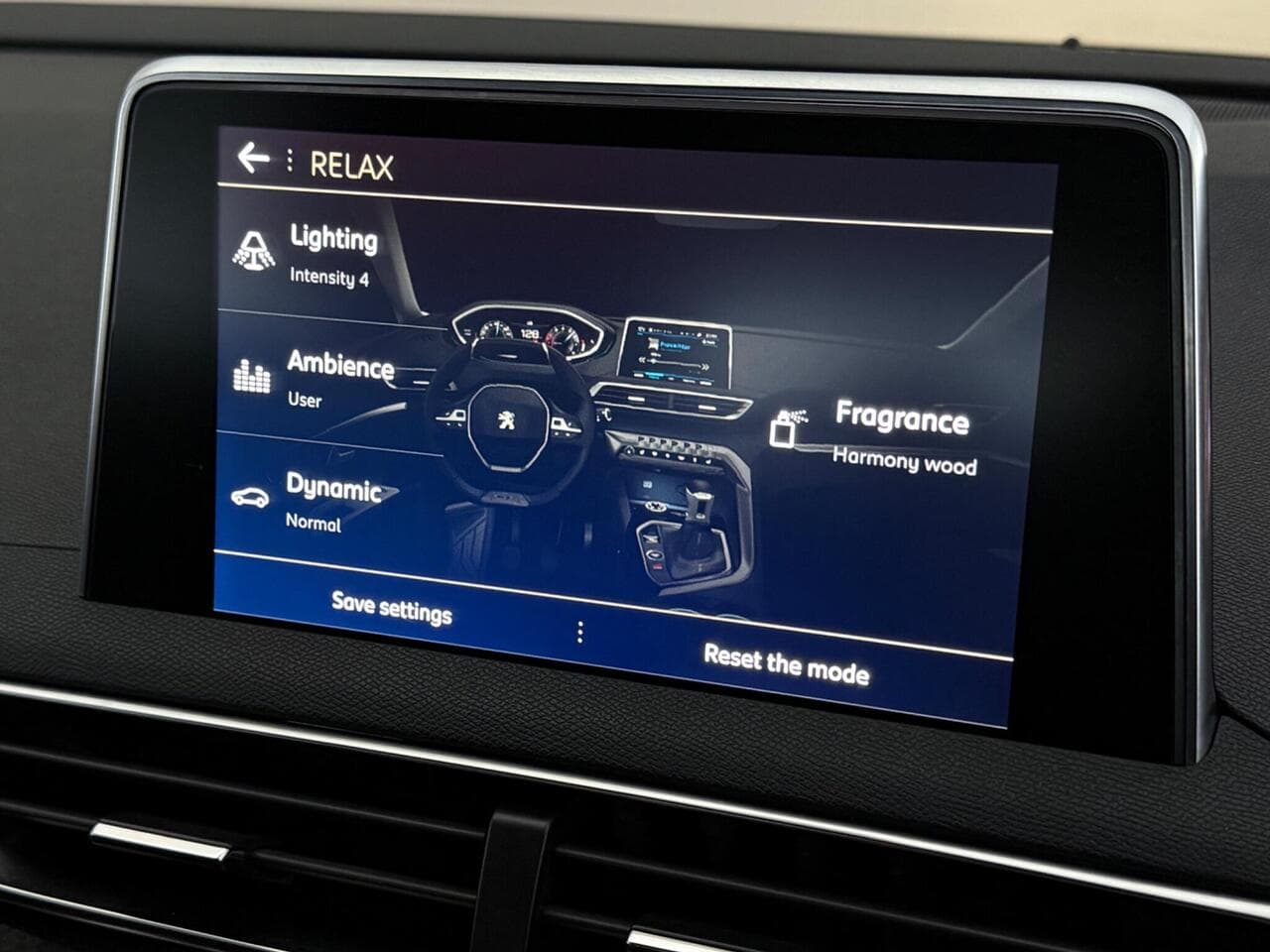 Peugeot 5008 thumbnail Infotainment System