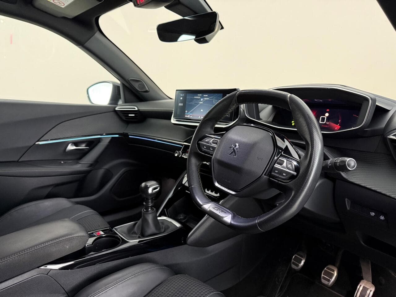 Peugeot 2008 thumbnail Interior Front