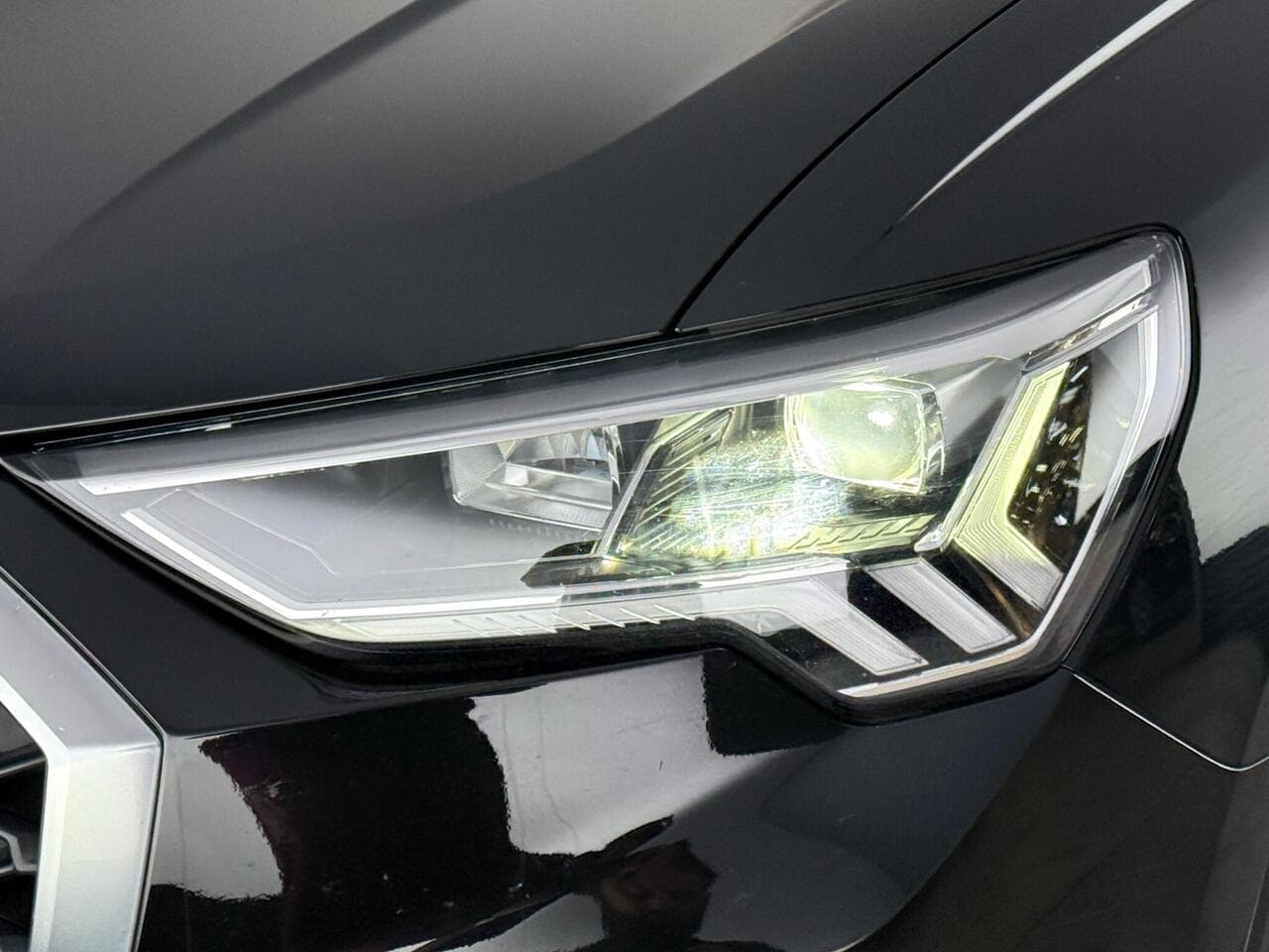 Audi Q3 thumbnail Lights Front