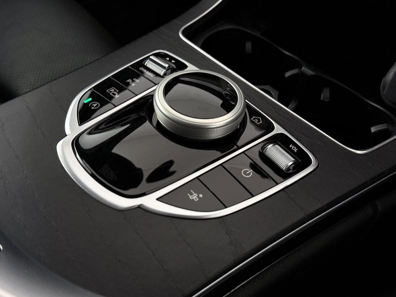 Mercedes-Benz C Class thumbnail Misc Controls