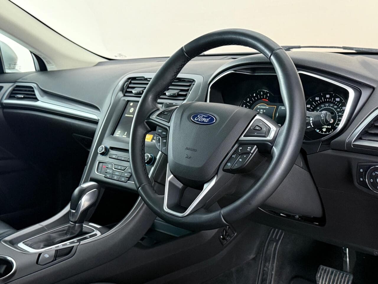 Ford Mondeo thumbnail Interior Front