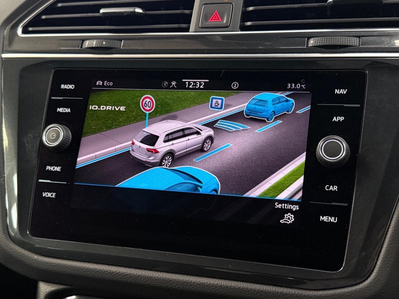 Volkswagen Tiguan thumbnail Infotainment System