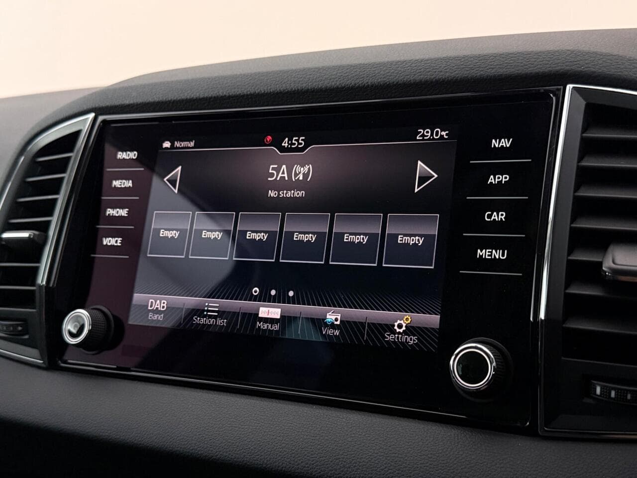 Skoda Karoq thumbnail Infotainment System