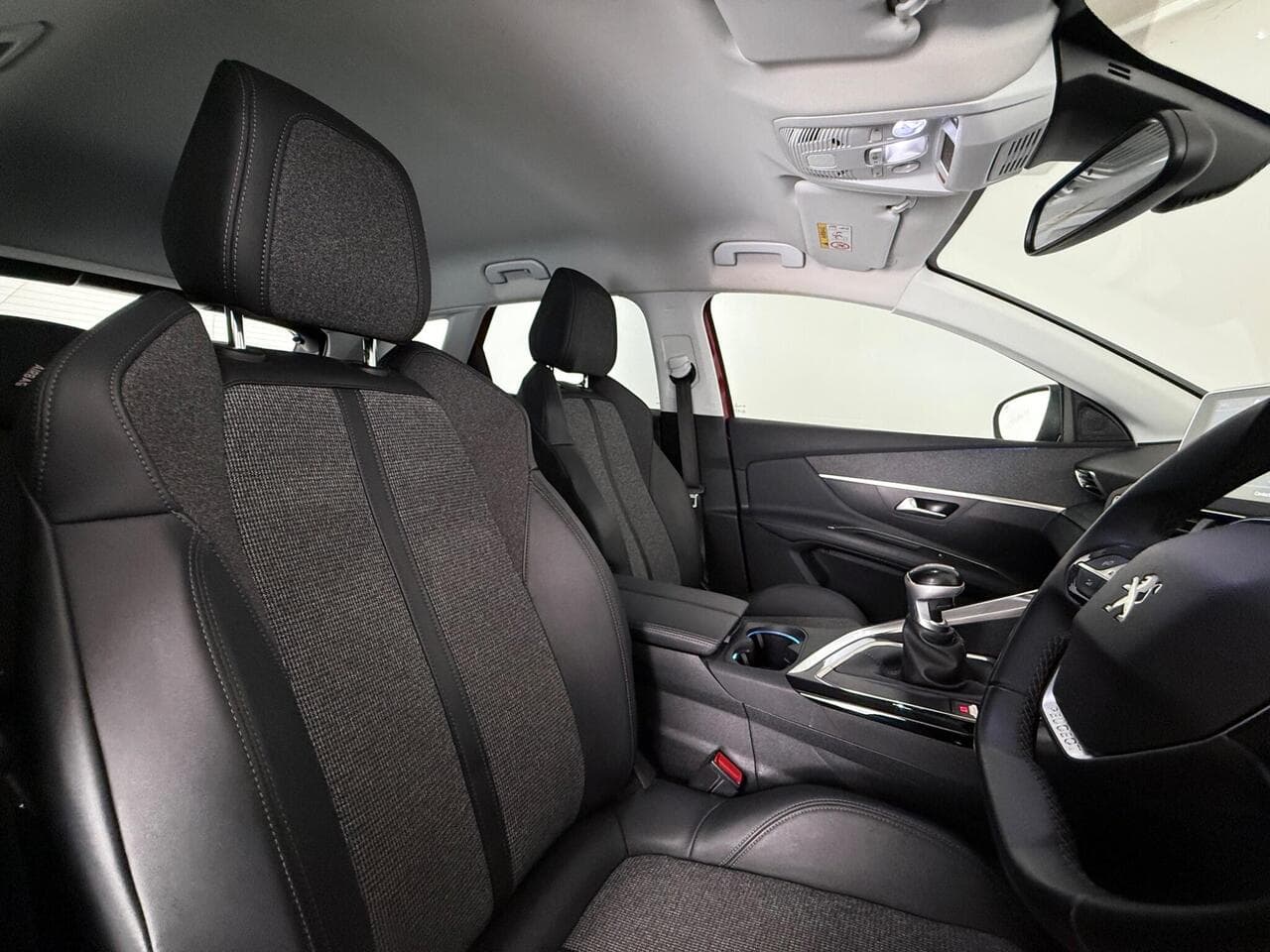 Peugeot 3008 thumbnail Seat Driver