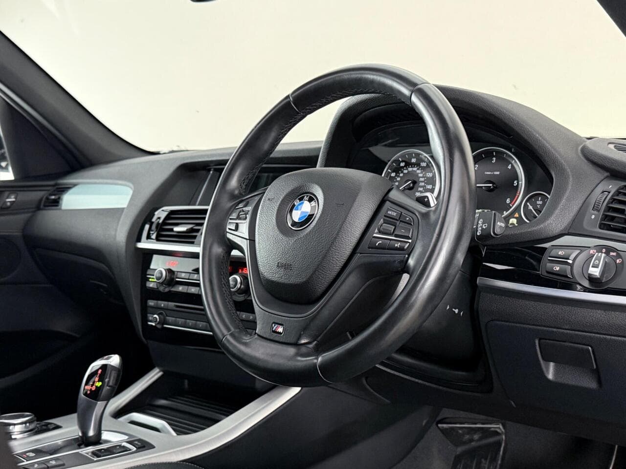 BMW X3 thumbnail Interior Front