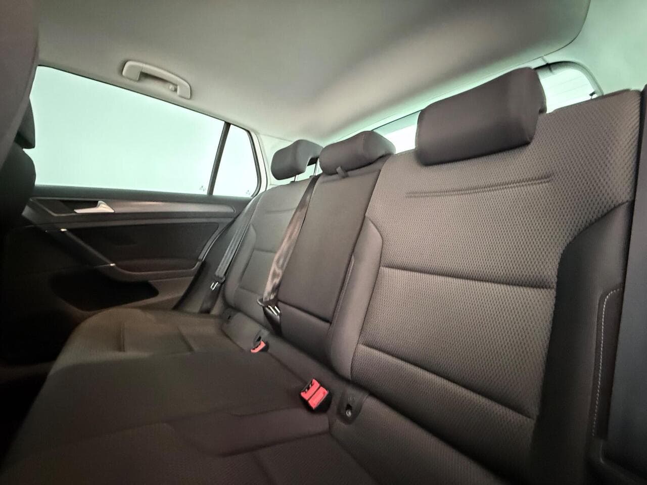 Volkswagen Golf thumbnail Seats Rear
