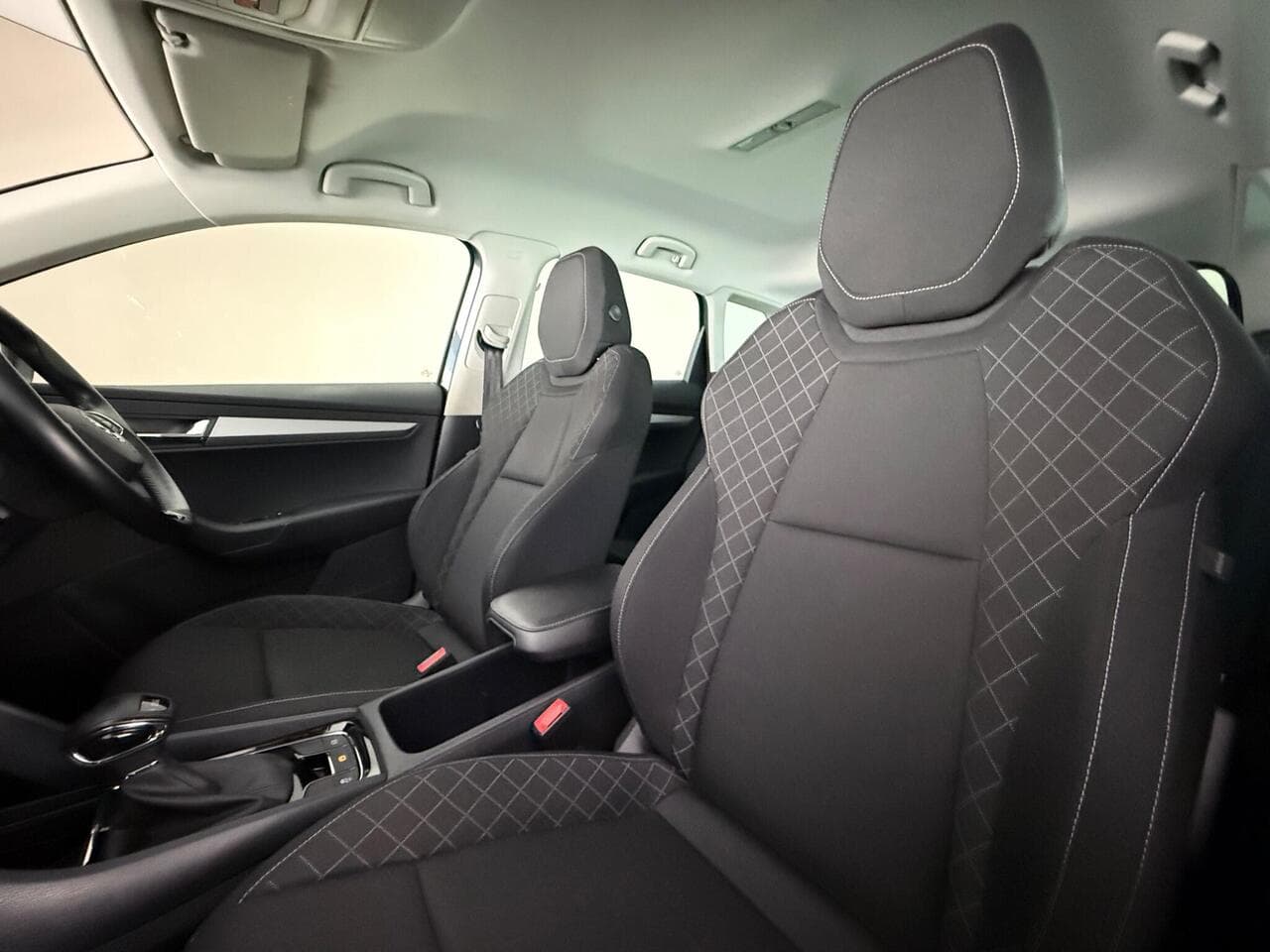 Skoda Karoq thumbnail Seat Front Passenger