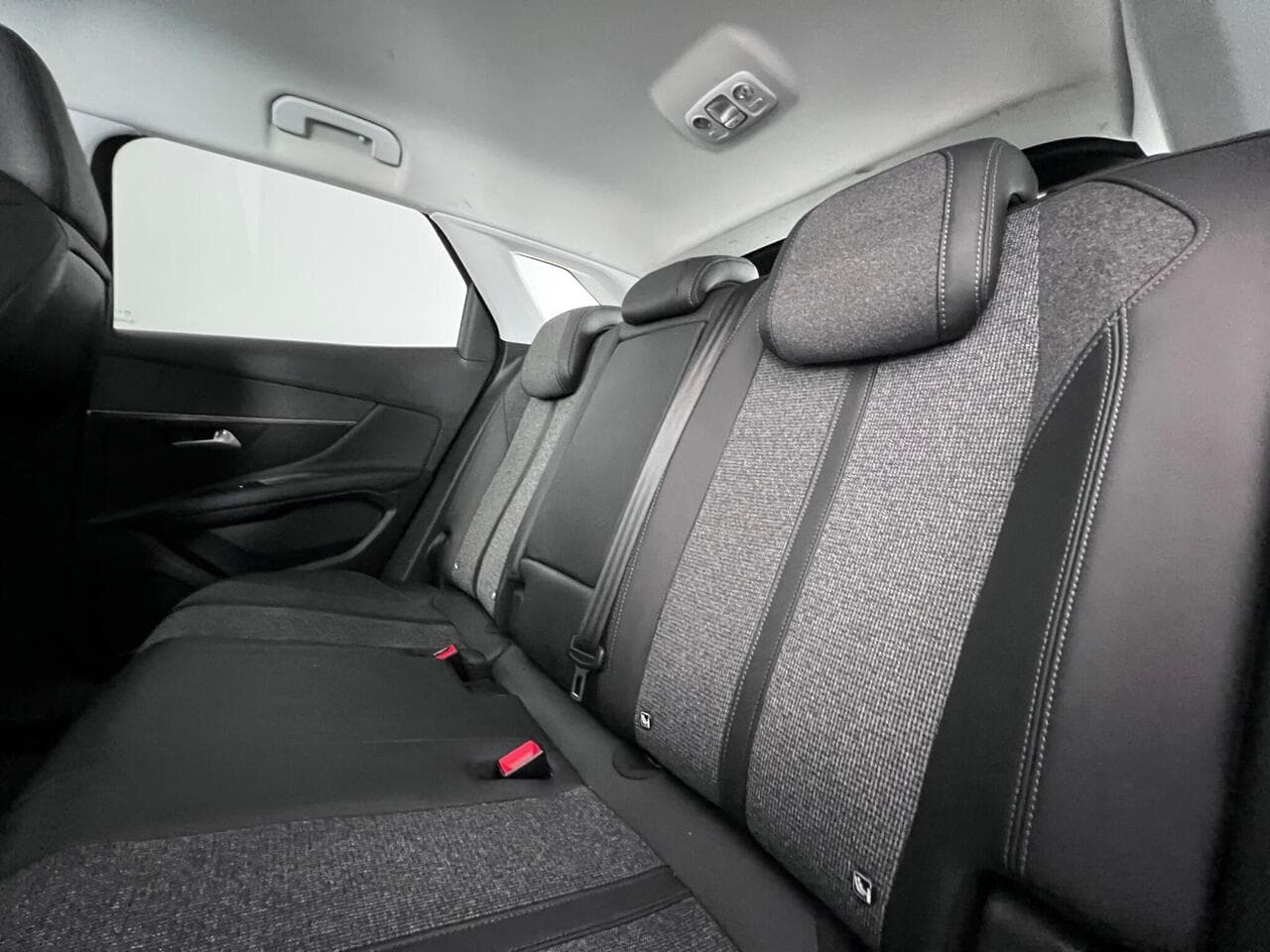 Peugeot 3008 thumbnail Seats Rear