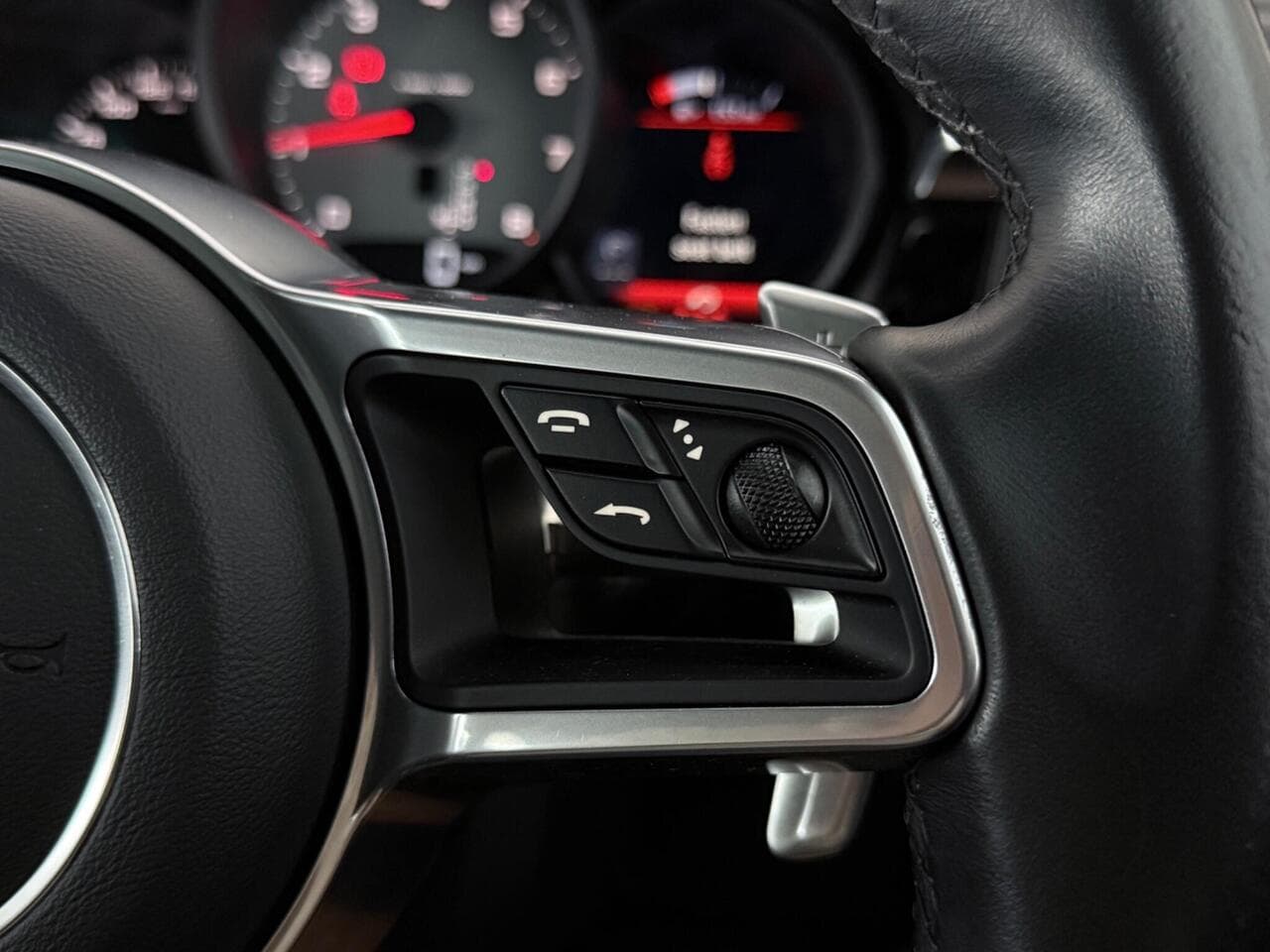 Porsche Macan thumbnail Misc Controls