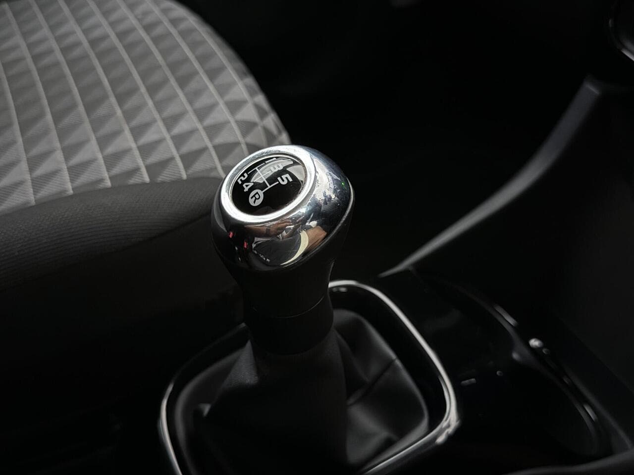 Peugeot 108 thumbnail Interior Front