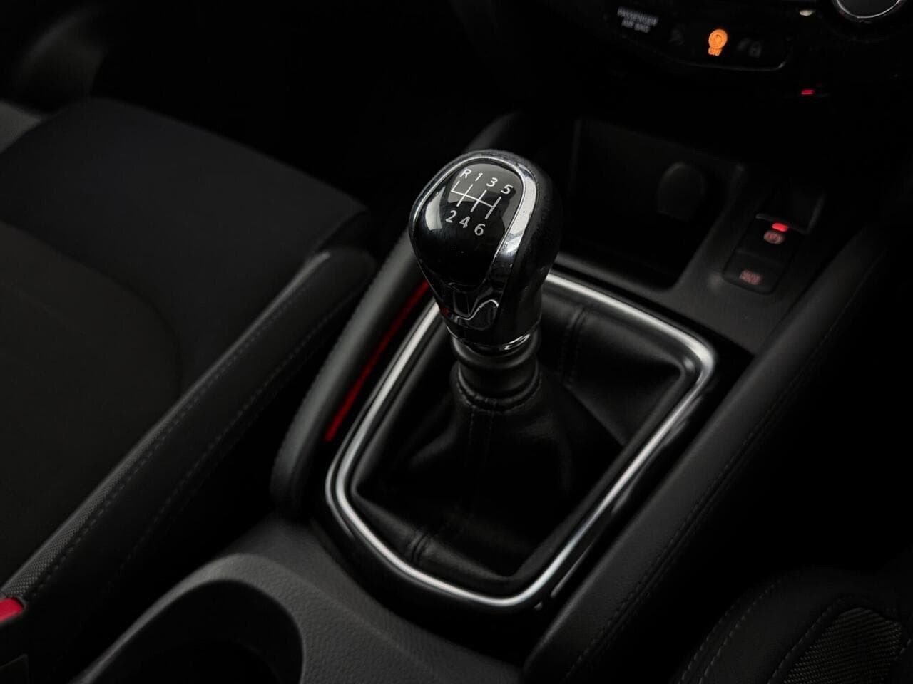 Nissan Qashqai thumbnail Interior Front