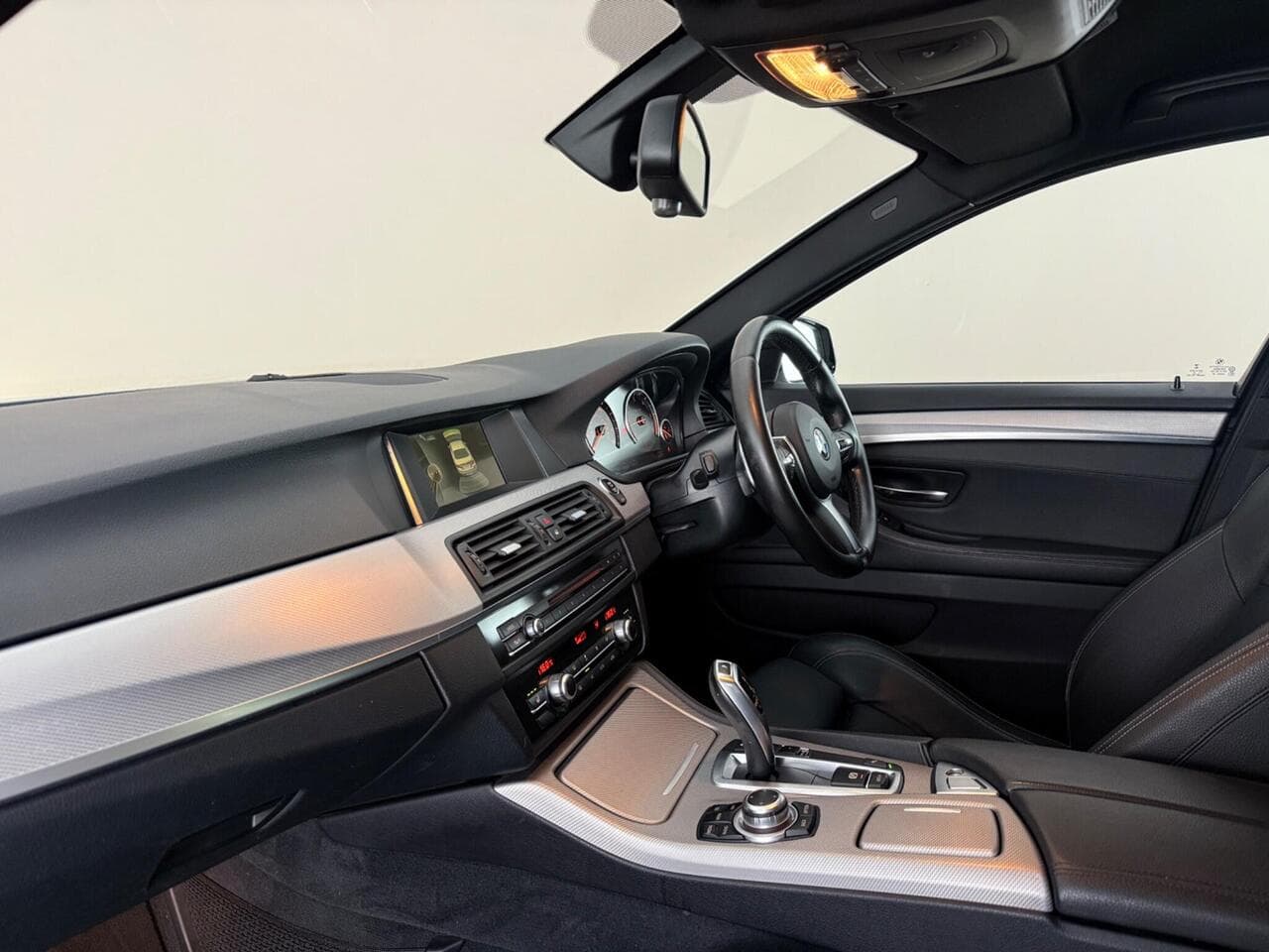 BMW 5 Series thumbnail Interior Front