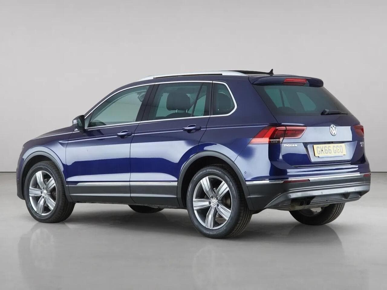 Volkswagen Tiguan thumbnail Rear Left