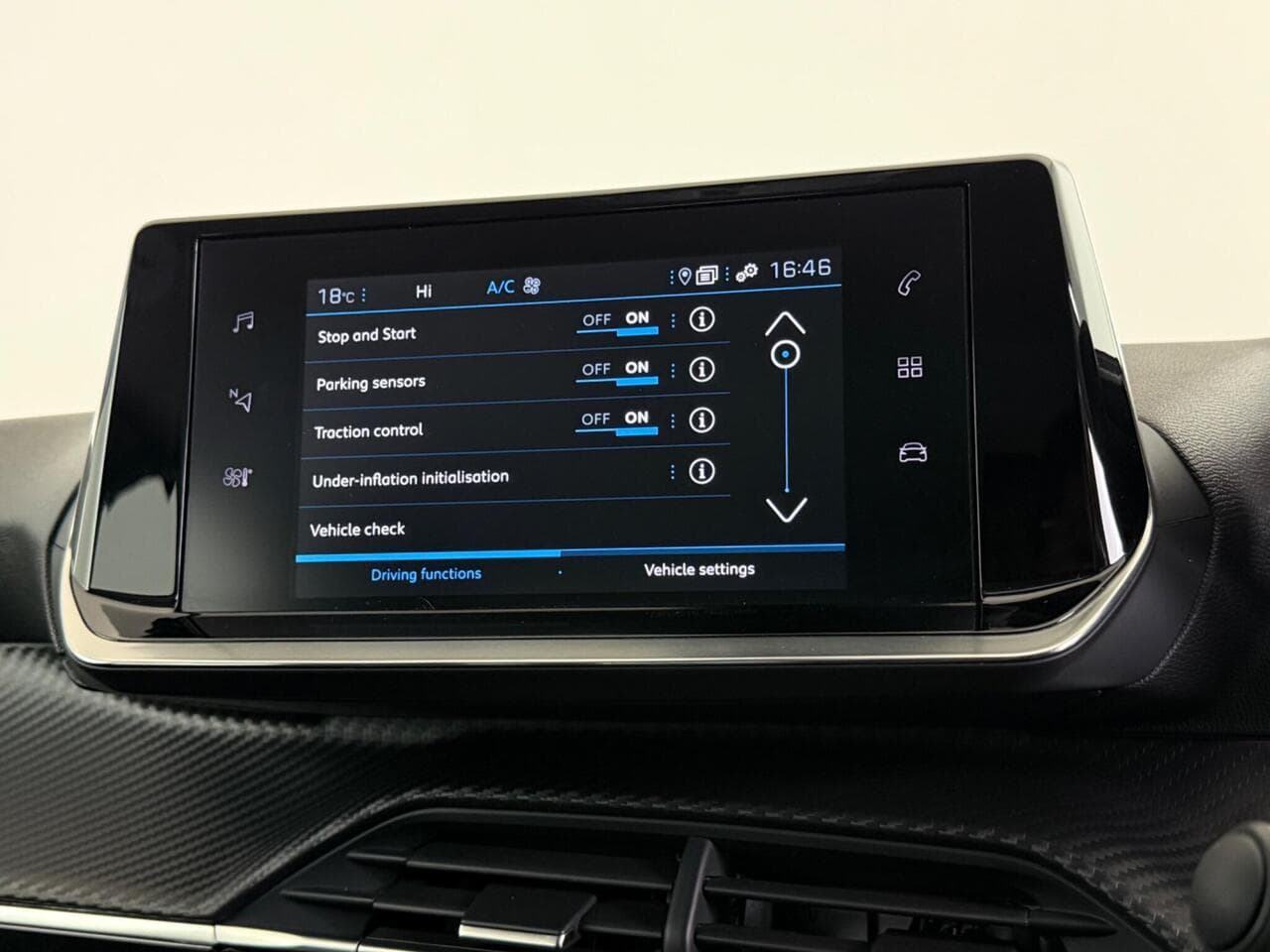 Peugeot 208 thumbnail Infotainment System