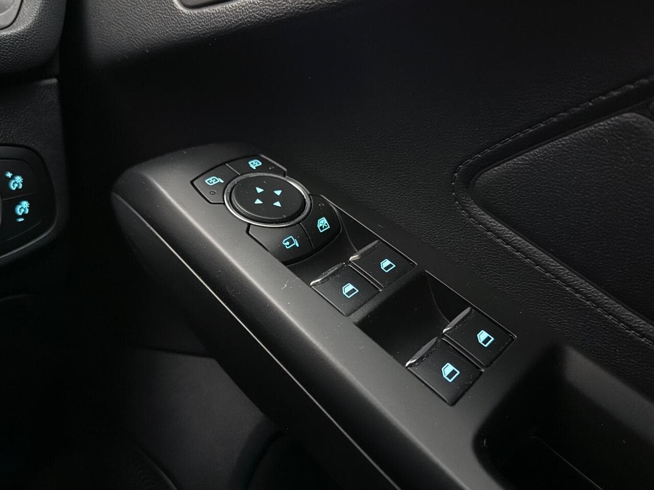 Ford Focus thumbnail Misc Controls