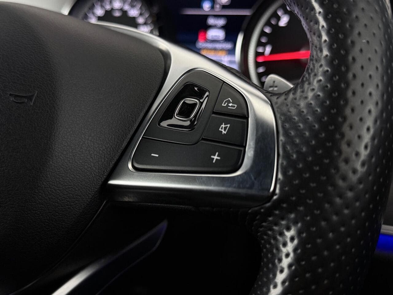 Mercedes-Benz E Class thumbnail Misc Controls