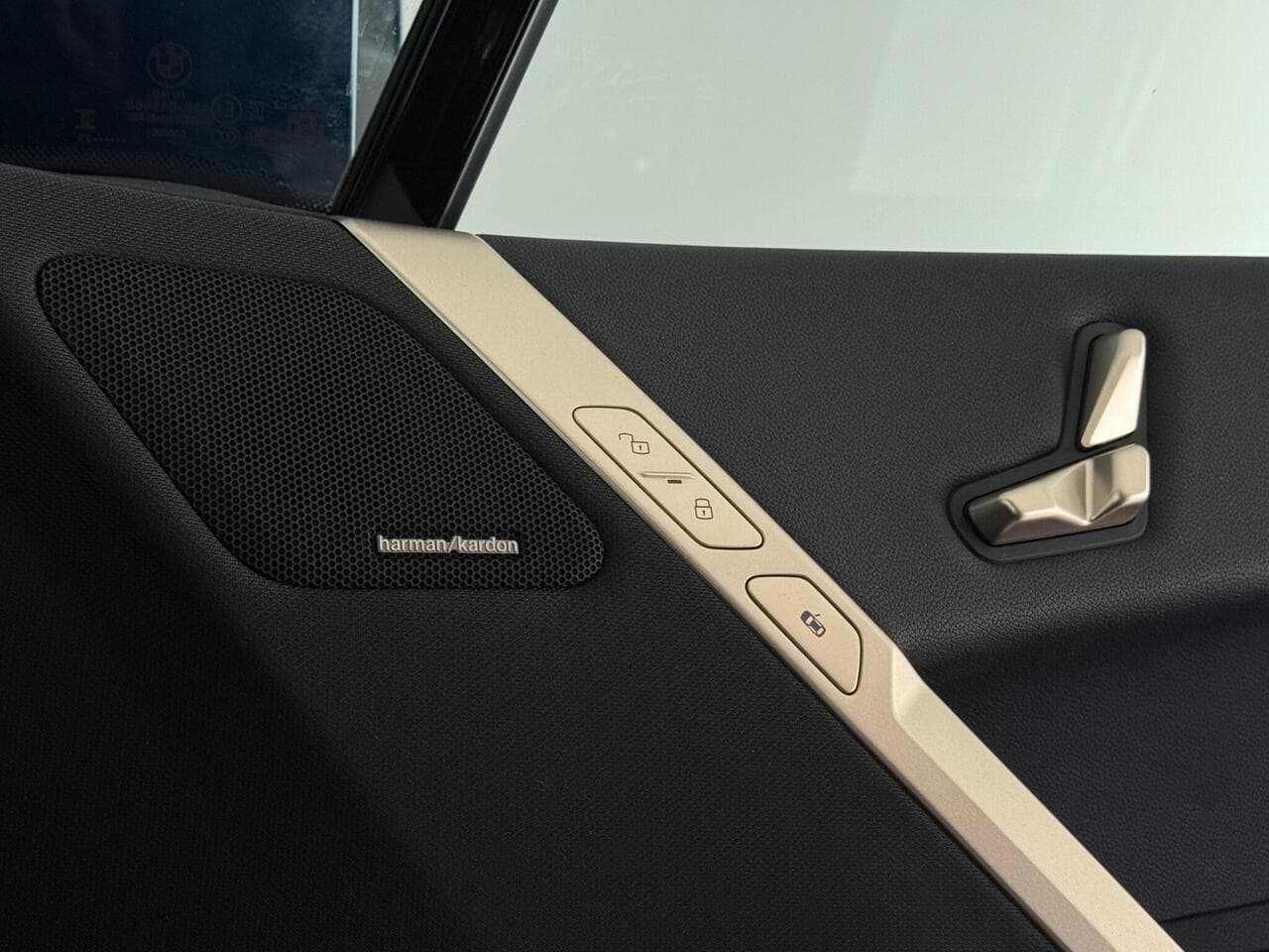 BMW iX thumbnail Inconclusive