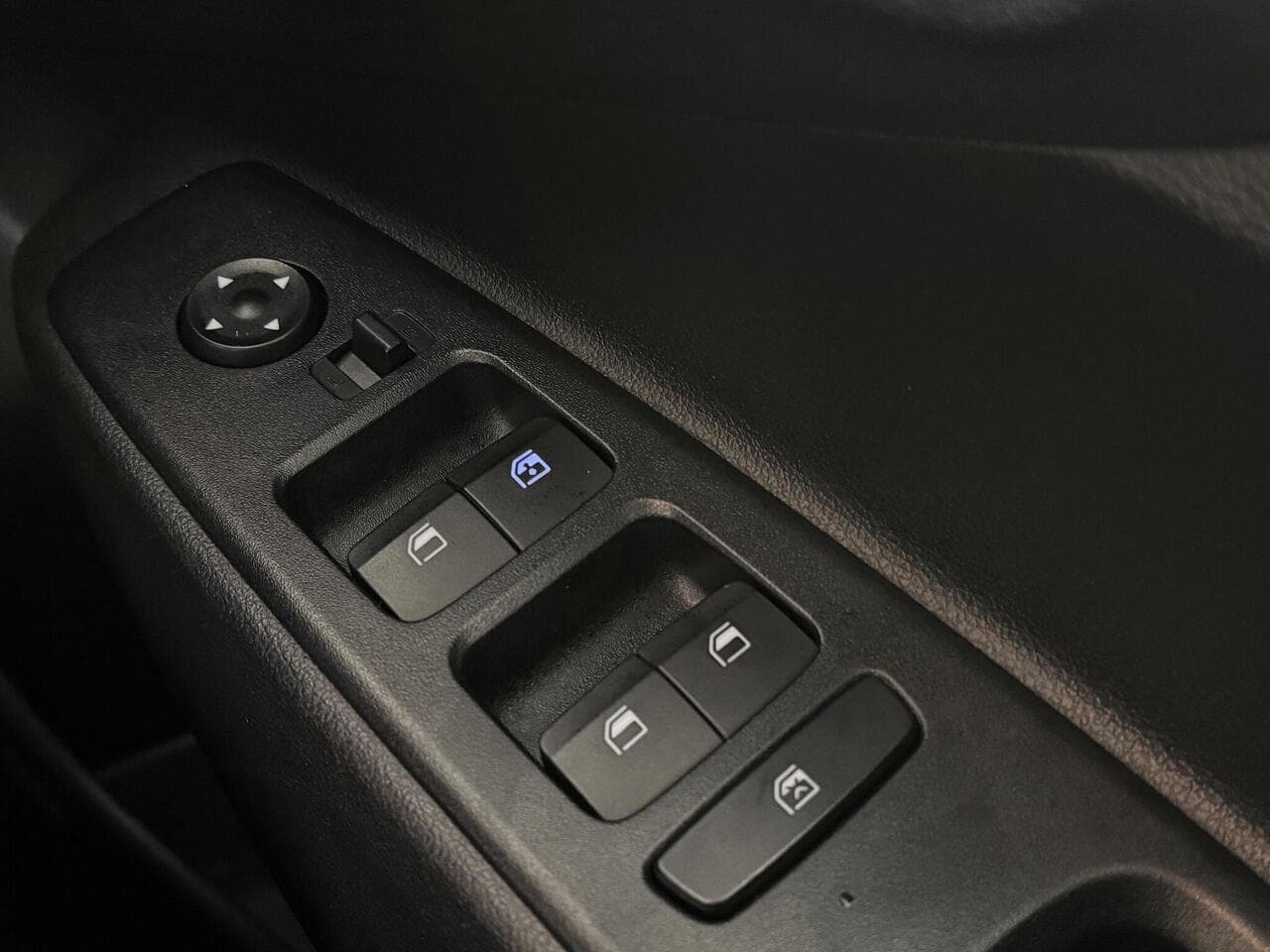 Hyundai i10 thumbnail Misc Controls