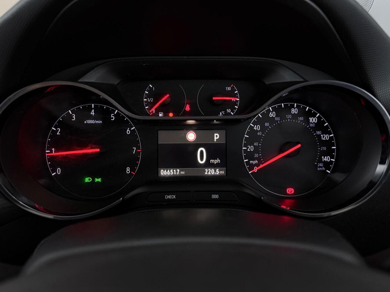 Vauxhall Crossland X thumbnail Driver Instruments
