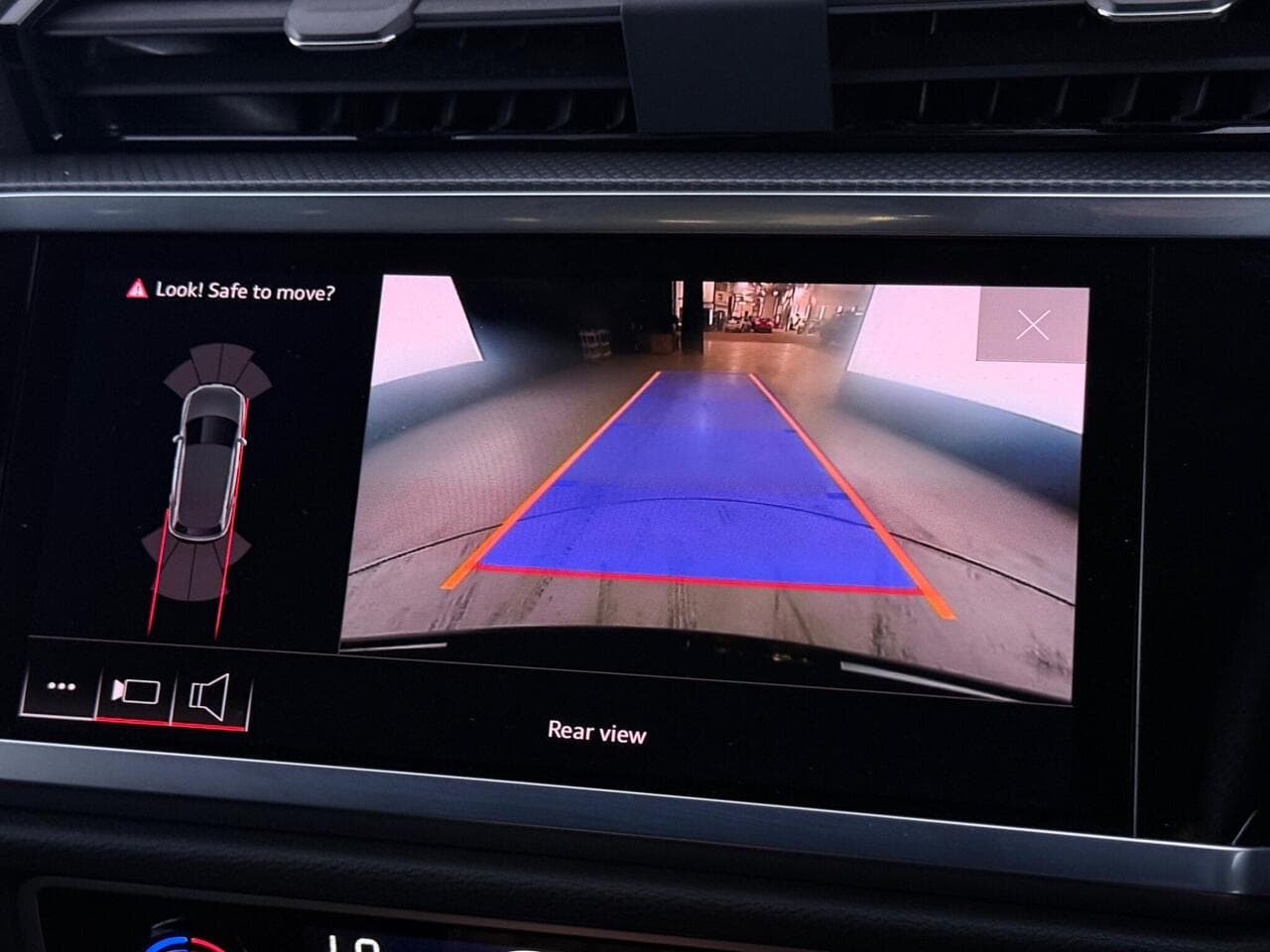 Audi Q3 thumbnail Infotainment System