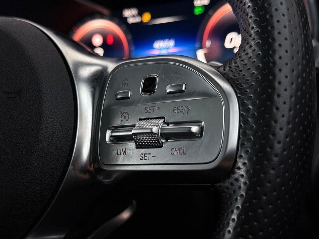 Mercedes-Benz GLC thumbnail Misc Controls