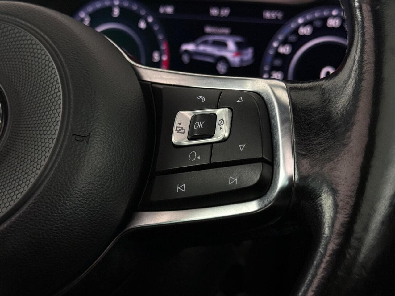 Volkswagen Tiguan thumbnail Misc Controls