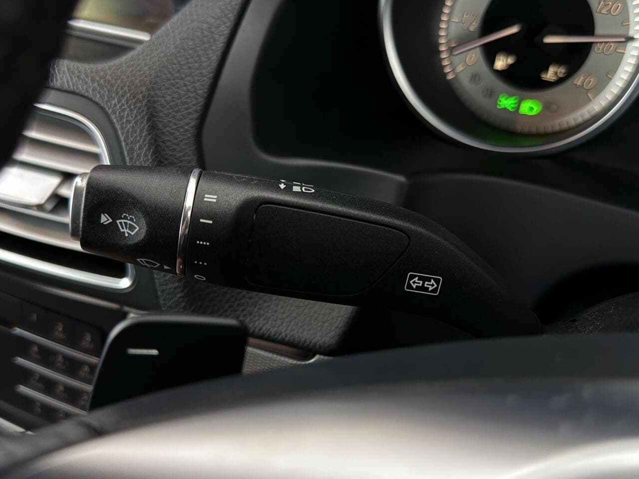 Mercedes-Benz E Class thumbnail Misc Controls