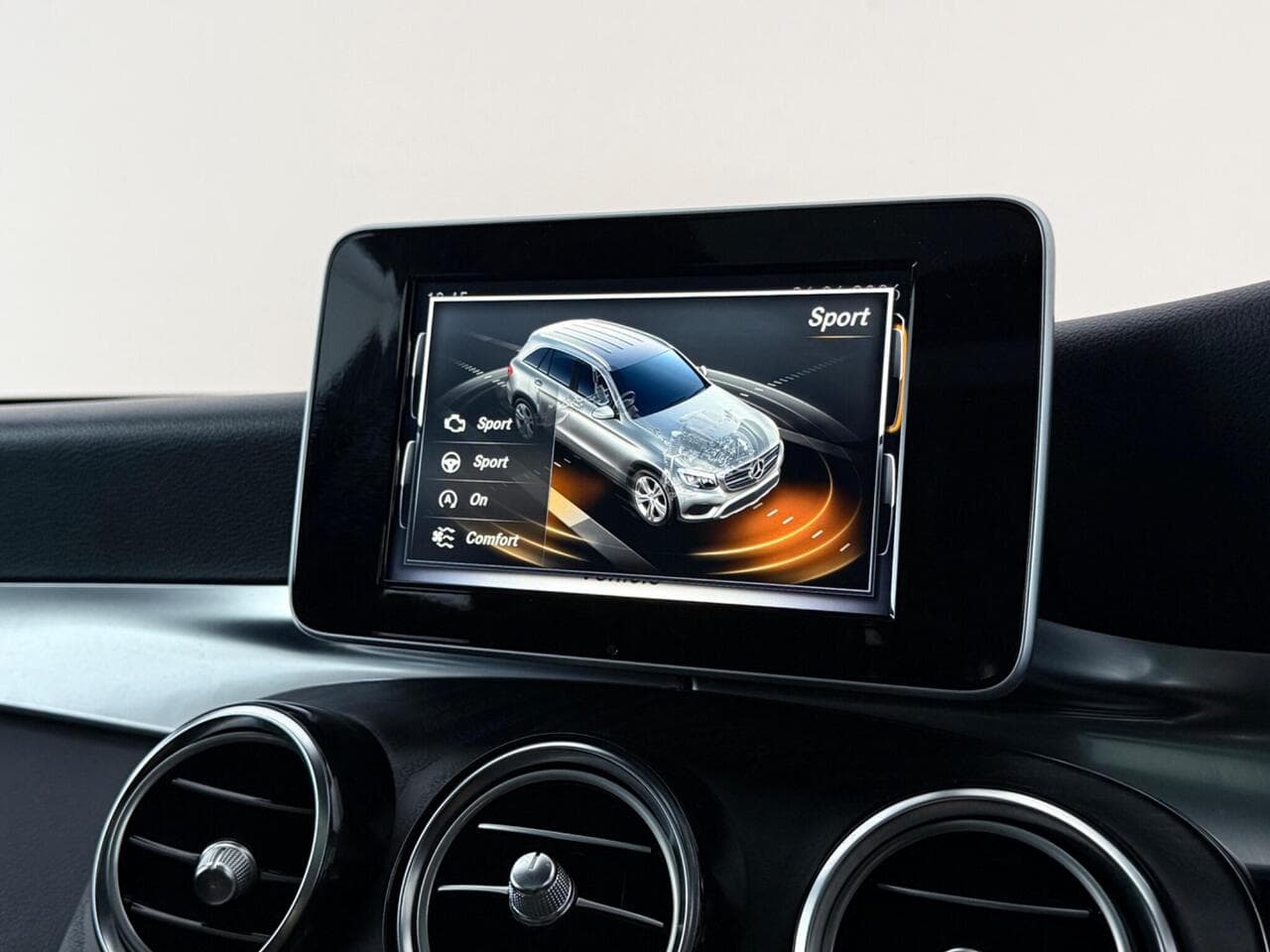 Mercedes-Benz GLC thumbnail Infotainment System