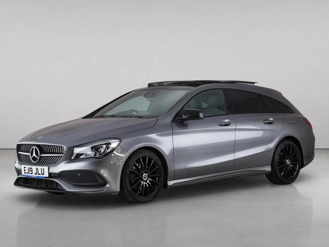 Mercedes-Benz CLA thumbnail Front Left
