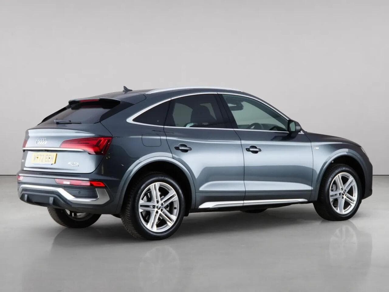 Audi Q5 thumbnail Side Right