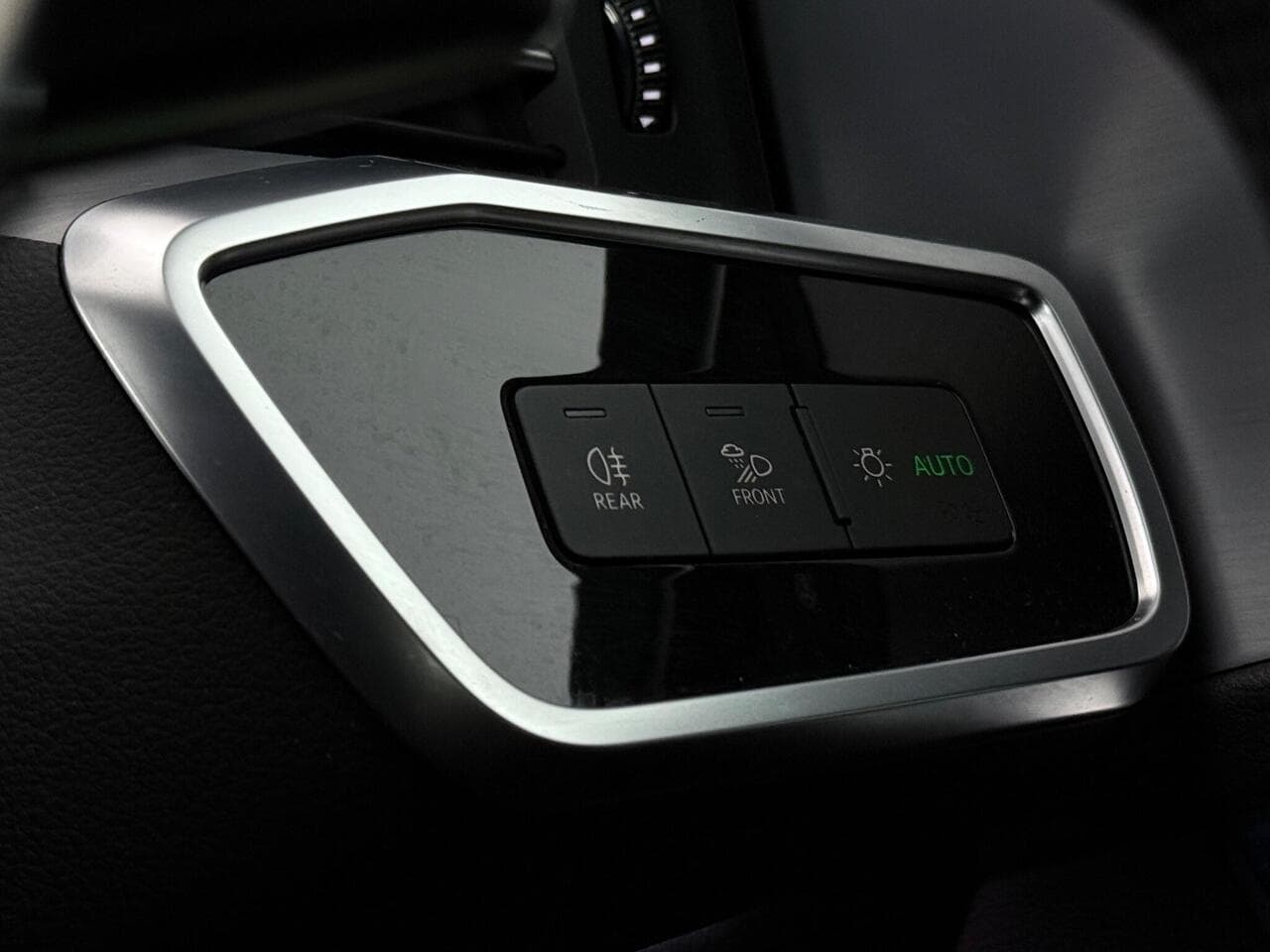 Audi A6 Saloon thumbnail Misc Controls