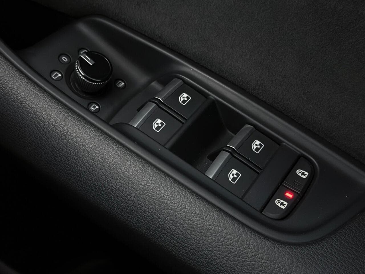 Audi Q8 thumbnail Misc Controls