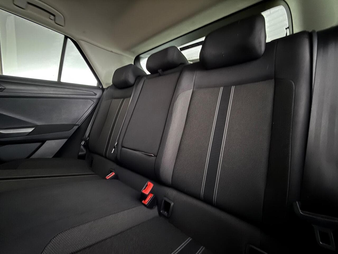 Volkswagen T-Roc thumbnail Seats Rear