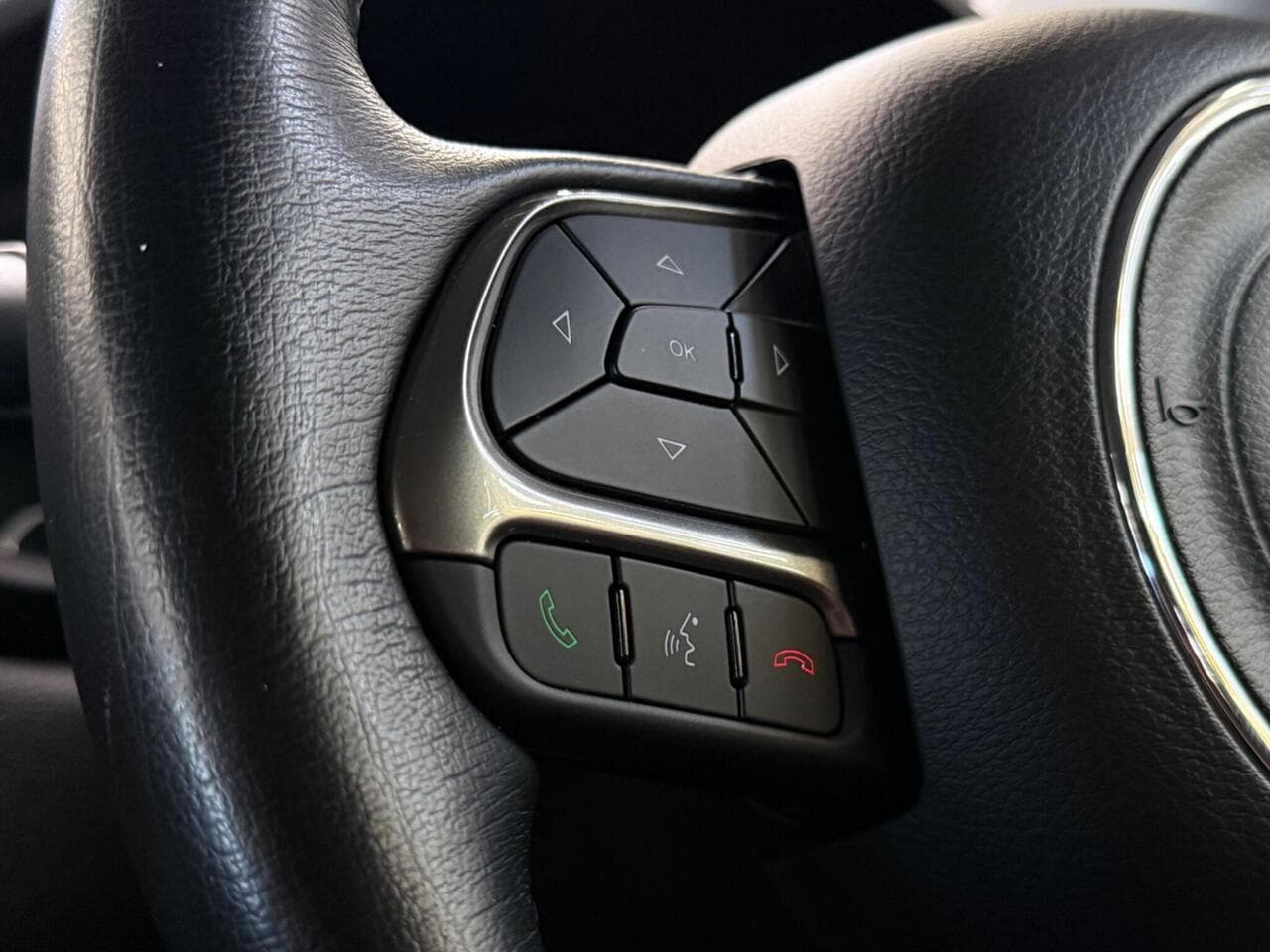 Jeep Renegade thumbnail Misc Controls