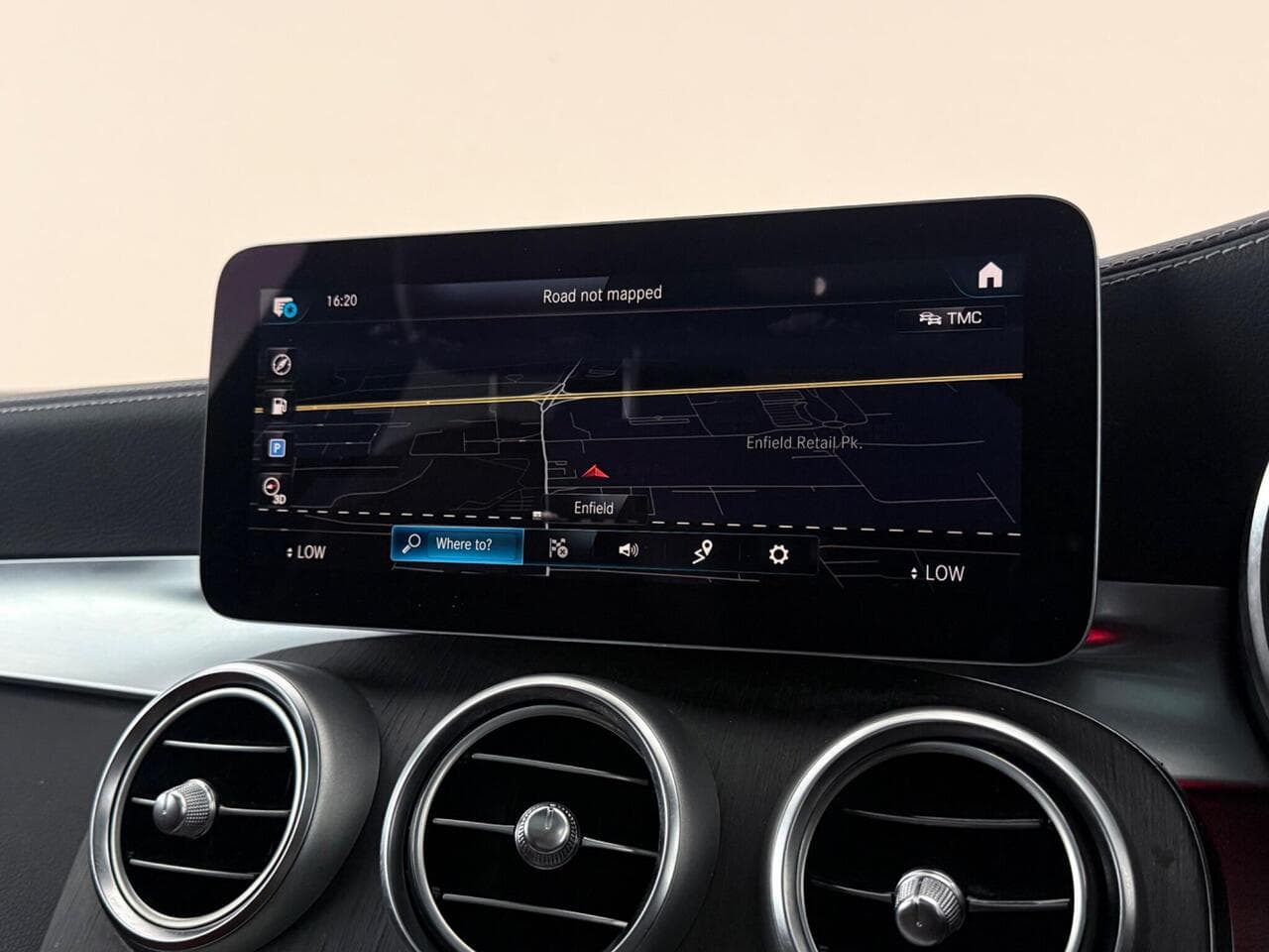 Mercedes-Benz GLC thumbnail Infotainment System