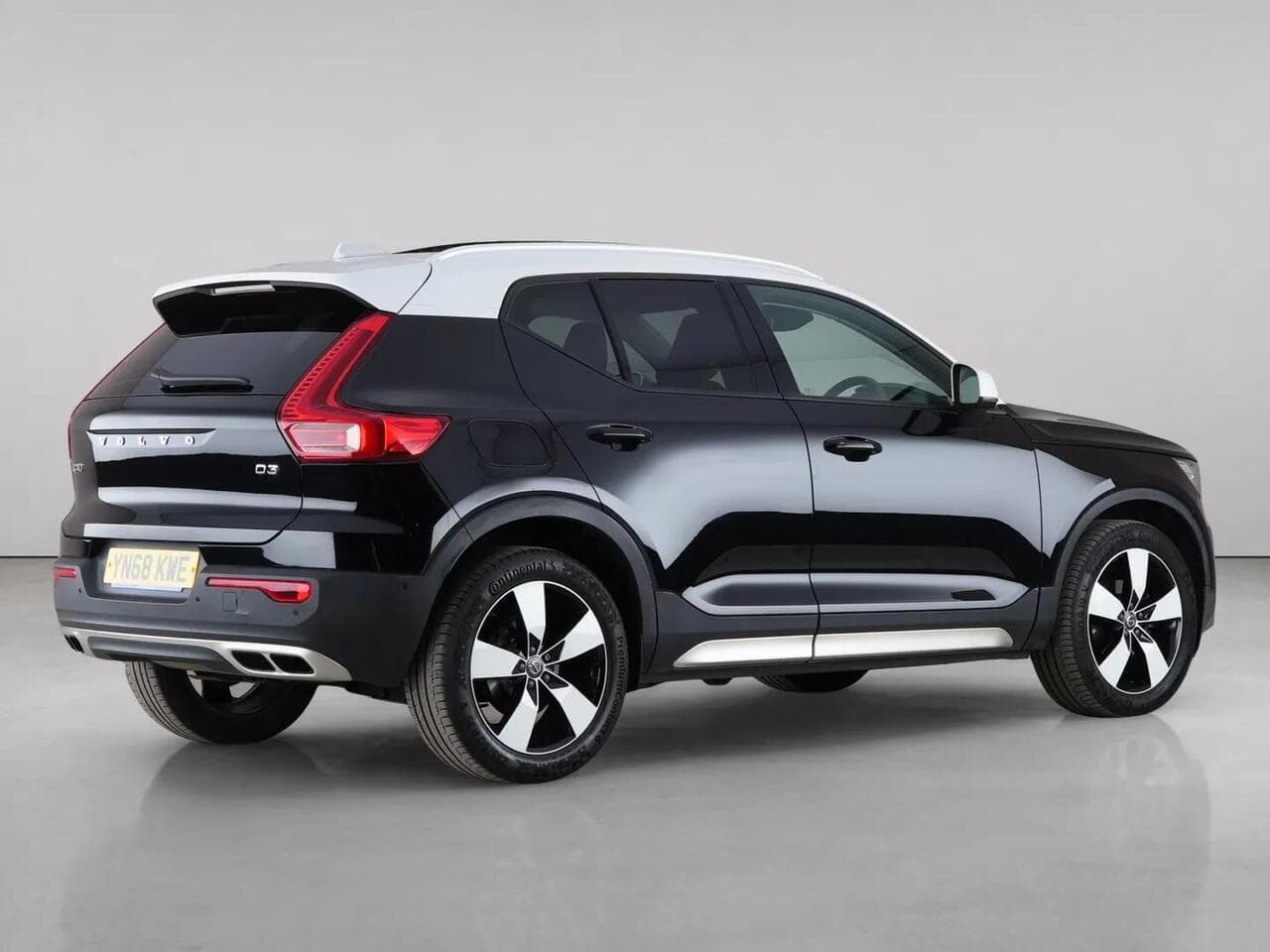 Volvo XC40 thumbnail Rear Right
