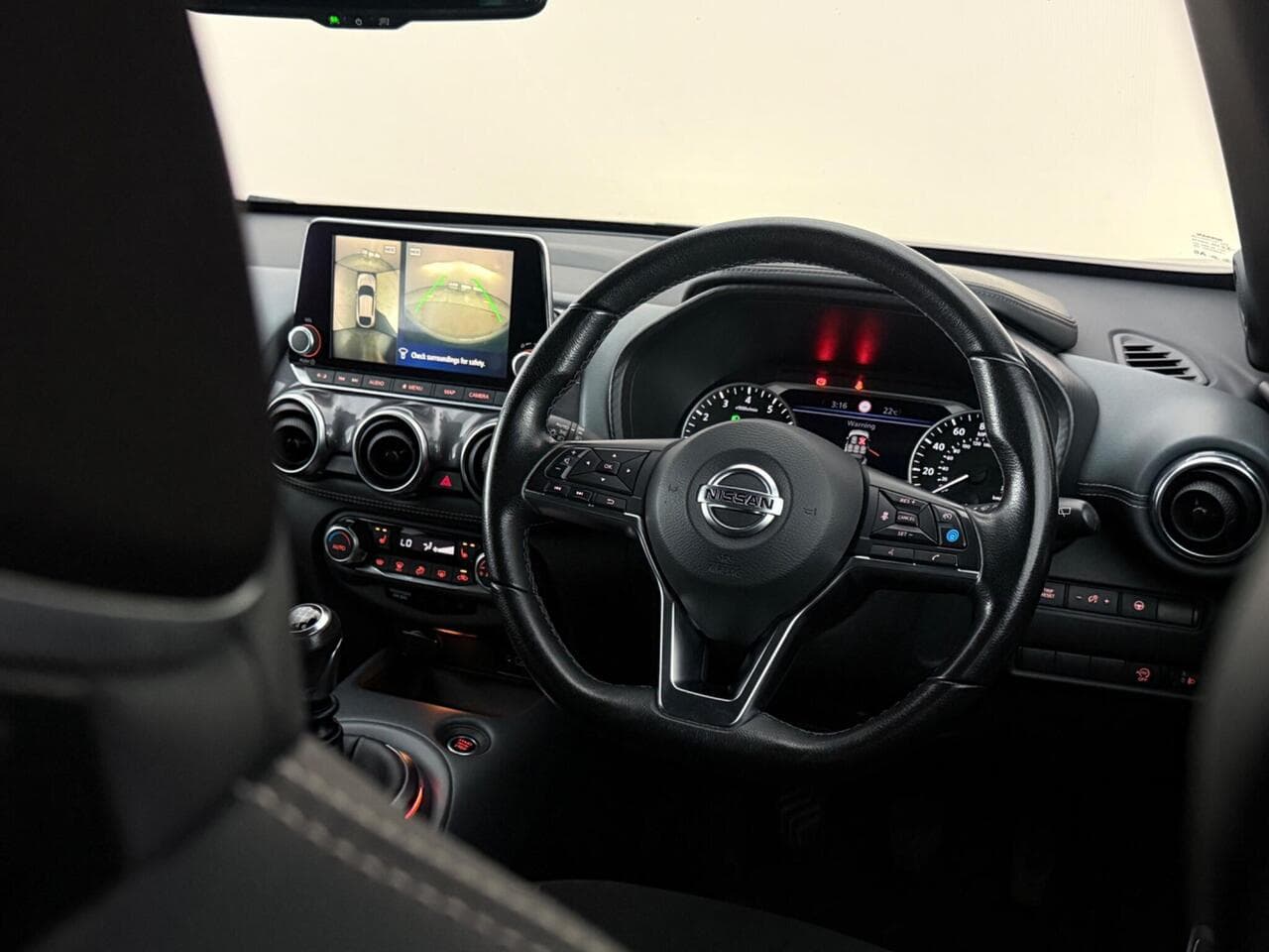 Nissan Juke thumbnail Interior Front