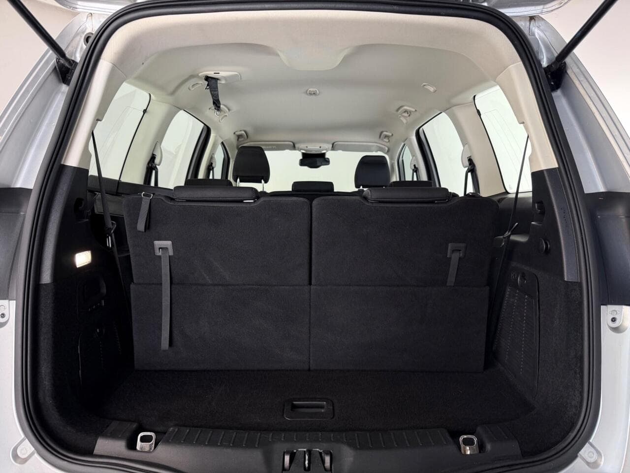 Ford Galaxy thumbnail Boot