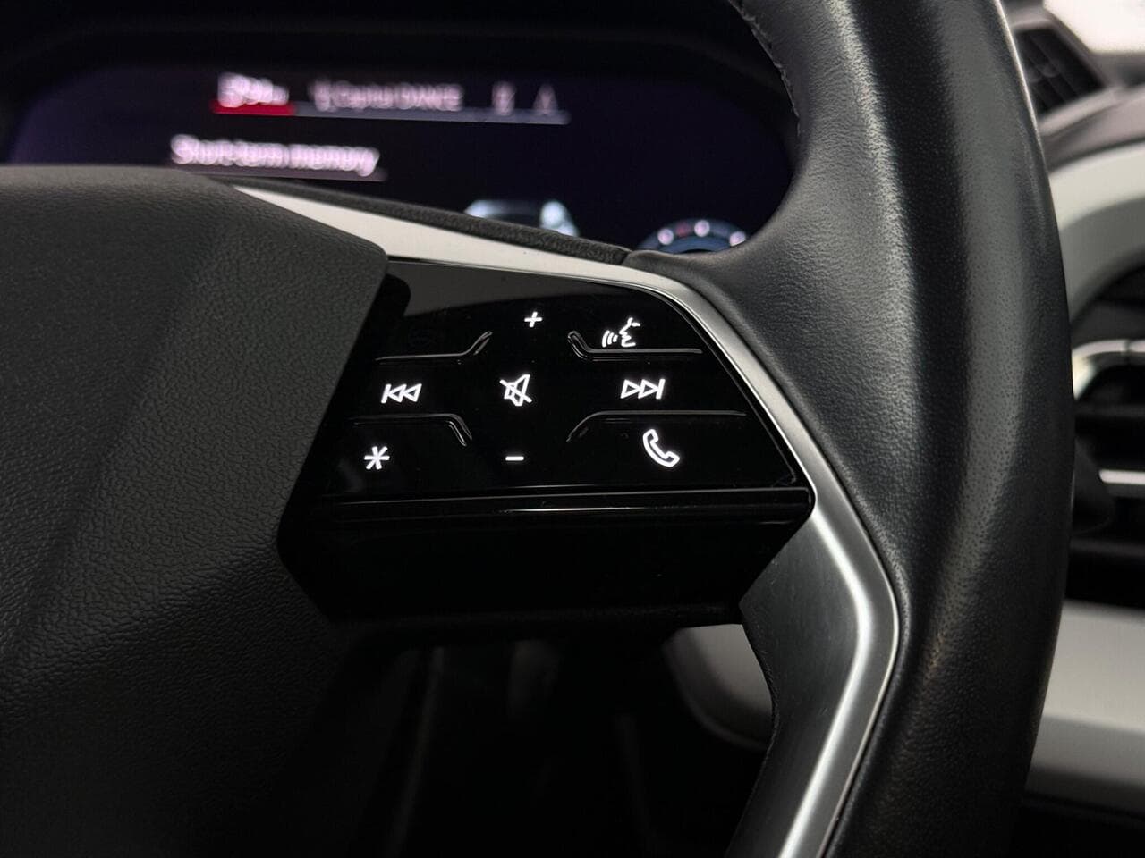 Audi Q4 e-tron thumbnail Misc Controls