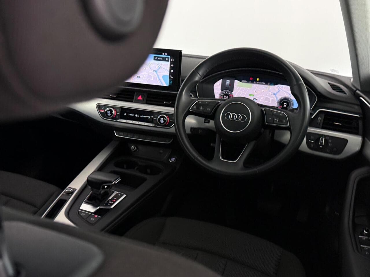 Audi A4 Avant thumbnail Interior Front