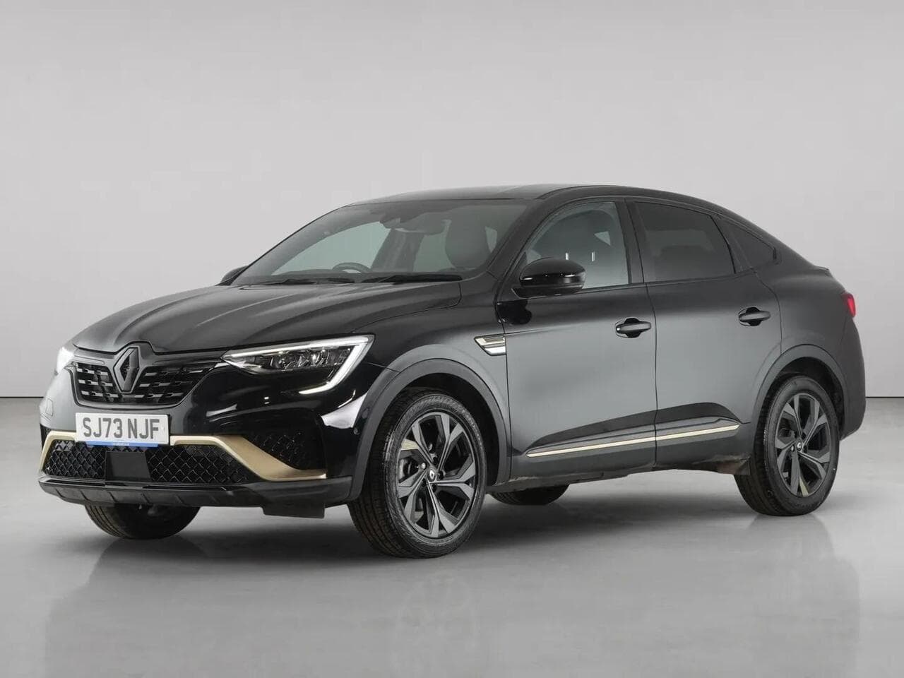 Renault Arkana thumbnail Front Left