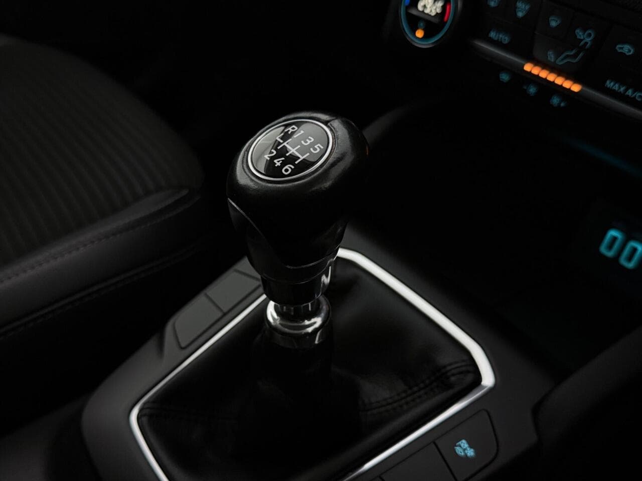 Ford Kuga thumbnail Interior Front