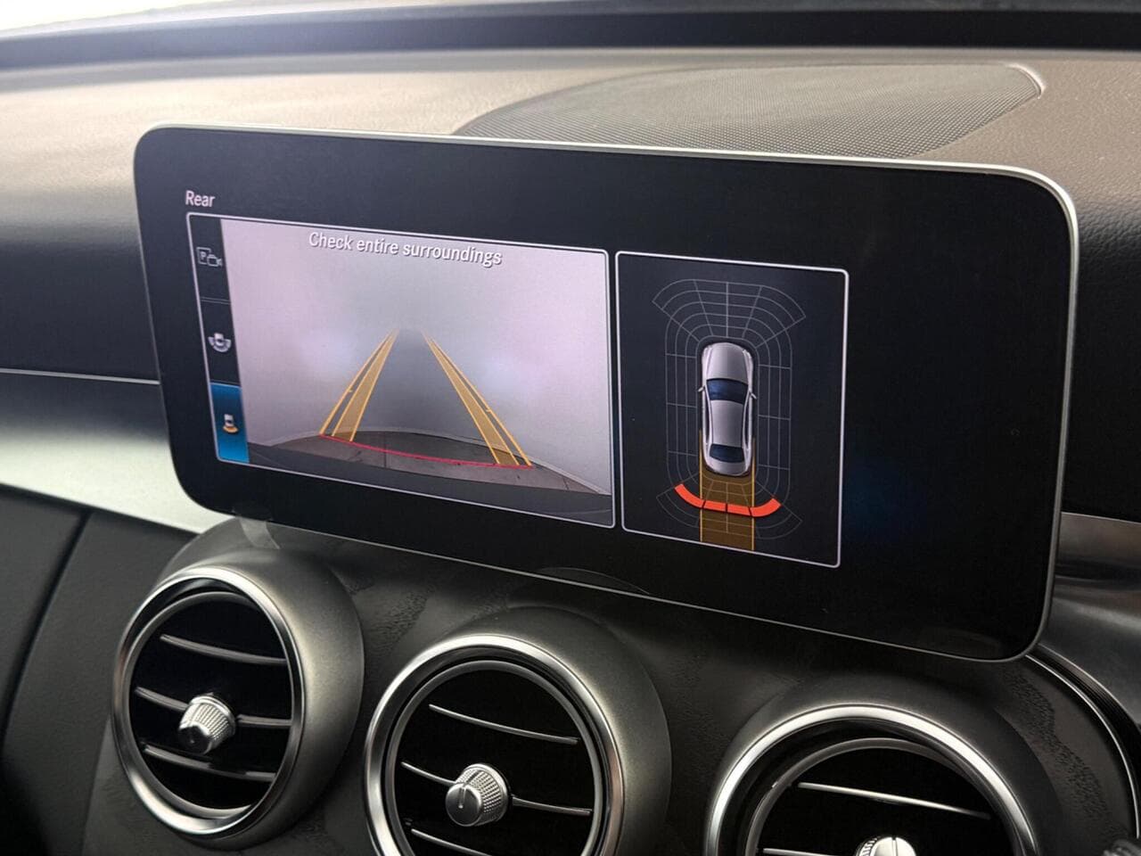 Mercedes-Benz C Class thumbnail Infotainment System
